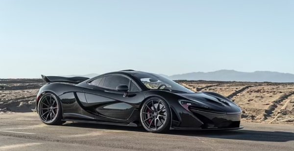 Този McLaren P1 от 2015 година заема престижната осма позиция. Беше продаден от английската къща за $1,600,888. Колата има 3,8-литров V8 мотор с двоен турбокомпресор, подкрепен от електрически двигател. Чудото се изстрелва с лекота до 350 км/ ч.
